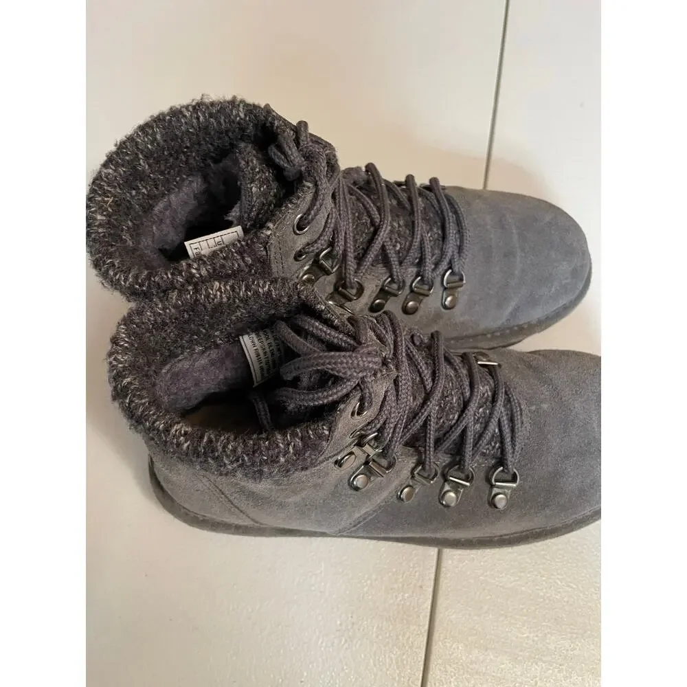 Bearpaw women's Ankle boot size 7‎ gray Suede Shoes